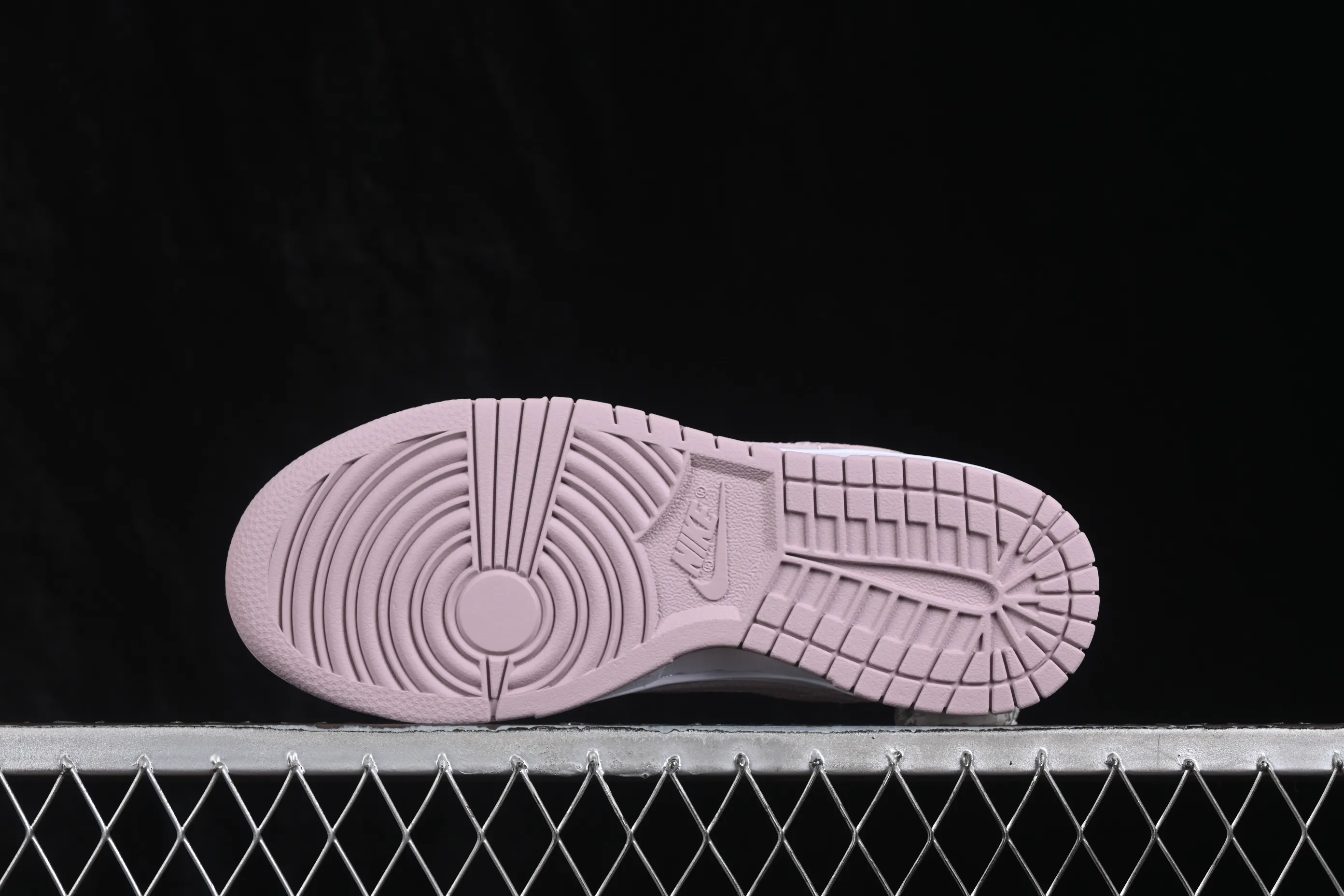 All categories Nk SB Dunk series Nk SB Dunk Low low-top sneakers Nike SB Dunk Low light pink low-top casual sneakers IM6572-103